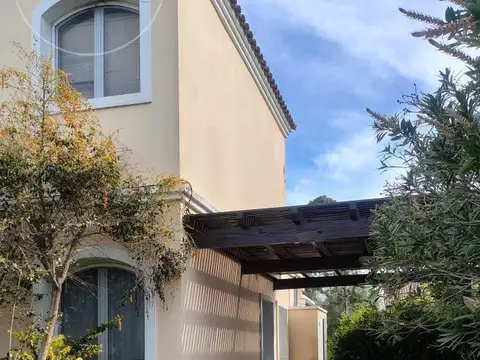 Casa en Alquiler de 3 dormitorios