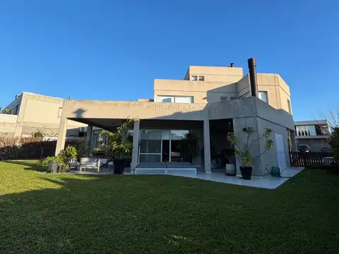Casa en venta barrio al lago Cabos del lago