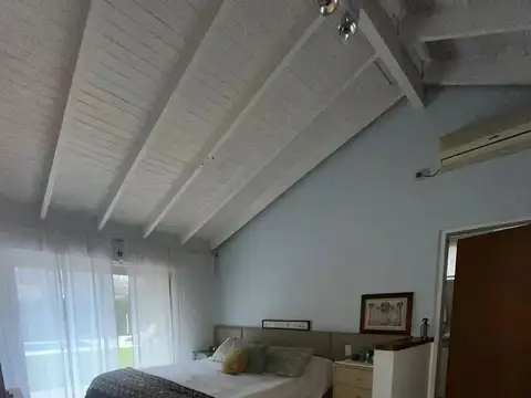 Casa en Venta con 4 cocheras
