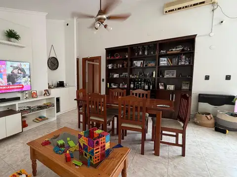 Casa 17 ambientes con 1 baño