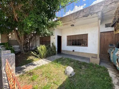 VENTA CASA 3AMB PARQUE COCHERA TERRAZA A REFACCION