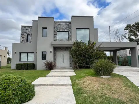 HERMOSA CASA EN ALQUILER EN WESTON