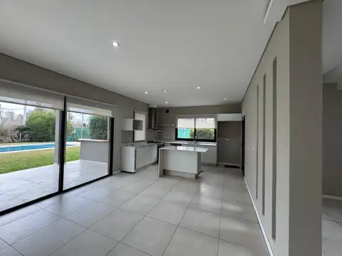 Casa 4 ambientes con 3 baños
