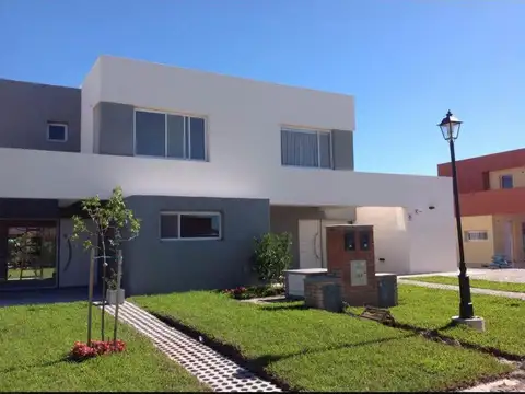 Casa En Venta En Barrio Casas De Santa Guadalupe, Pilar Del