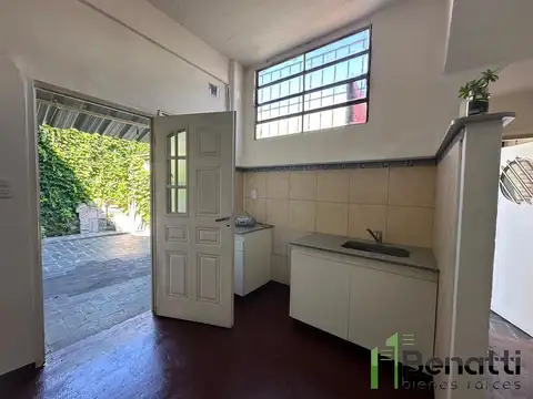 Departamento dos ambientes en planta baja. ALQUILER.