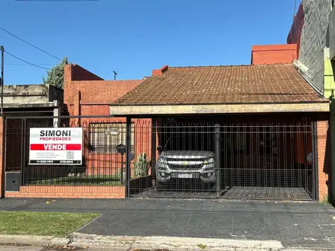 Casa 4 ambientes sobre lote propio