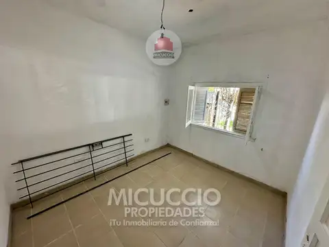 Casa 4 ambientes con 1 baño