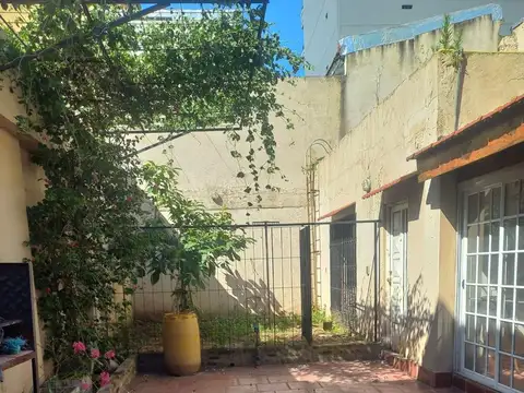 VENTA CASA 4 AMB EN 2 PLANTAS, PATIO, TZA , JARDIN