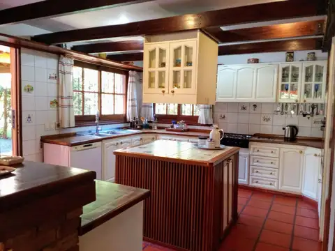 Casa en Venta con 3 cocheras