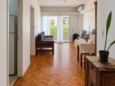 Departamento de 2 Ambientes al frente, balcon corrido, piso alto, muy luminoso
