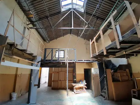 VENTA DEPOSITO Y CASA DE 6 AMBIENTES EN POMPEYA