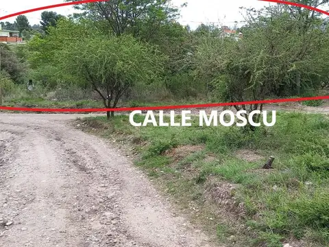 Lote esquina en Villa Giardino 432 (m2)