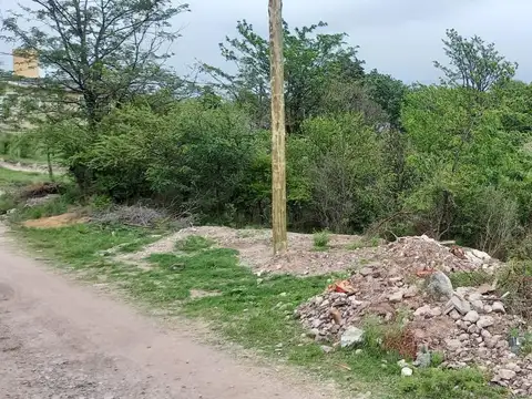 Lote esquina en Villa Giardino 432 (m2)