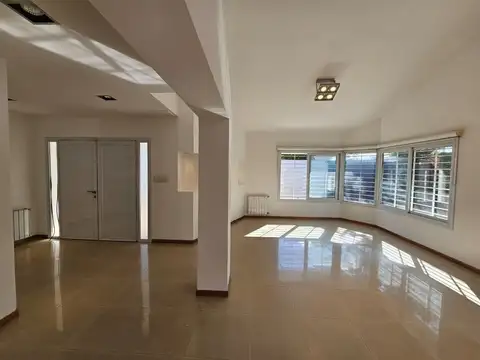 VENTA CASA 3 DORMITORIOS PILETA MARQUES SOBREMONTE