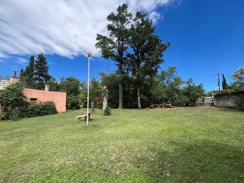 Casa 8 ambientes con 2 baños
