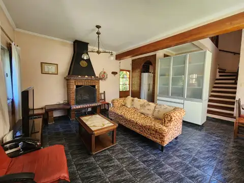 Casa 4 ambientes con 2 baños