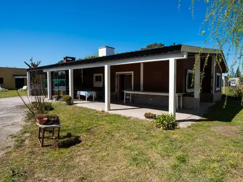 Casa 4 ambientes con 2 baños