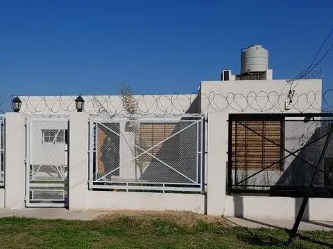 Alvarez de Santaclara nº 2217 e/Pasaje Gaito y Rubistein