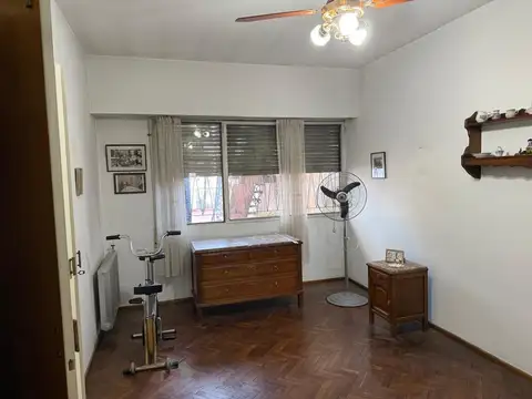 Casa 7 ambientes con 2 baños