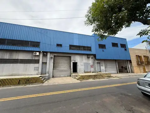 Galpón en la boca Venta 2000 metros.-