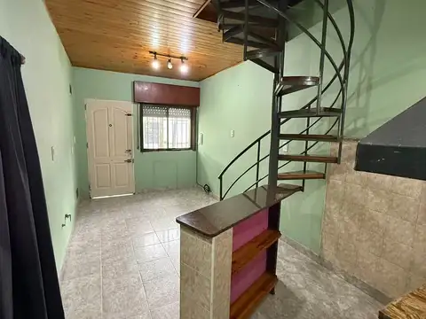 Depto Tipo Casa 2 ambientes con 1 baño