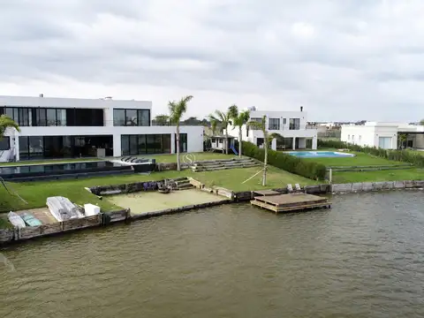 Casa  en Venta en San Sebastian, Escobar, G.B.A. Zona Norte AREA 8 A LA LAGUNA. Muelle. Sector huespedes