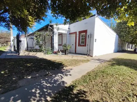 VTA DE CASA EN SANTO TOME CON PATIO, GAL Y COCHERA