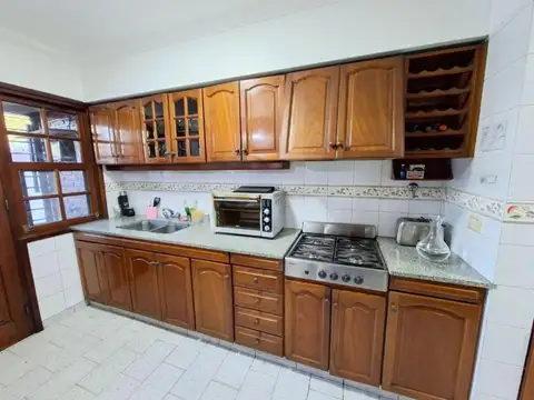 Casa en Venta con 3 cocheras