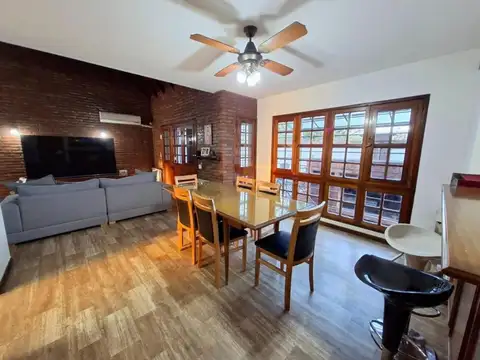 Casa en Venta con 3 cocheras