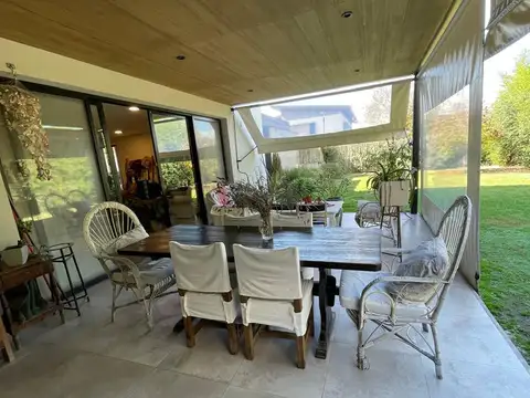 Casa 5 ambientes con 3 baños