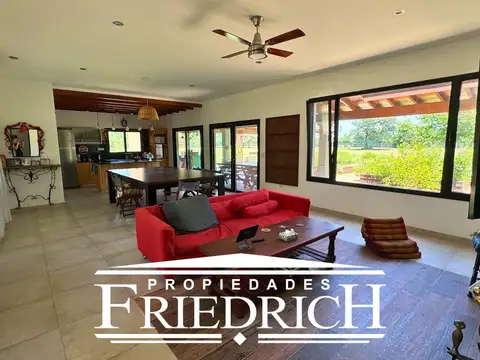 Casa 5 ambientes con 3 baños