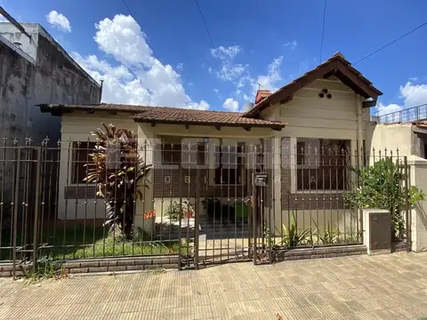 Casa 4 ambientes con patio en alquiler en Florida Oeste