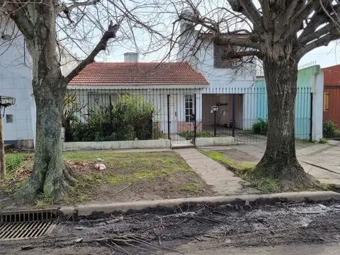 VENTA CASA EN BLOCK MAS TRES DEPARTAMENTOS