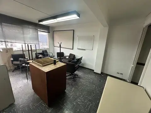Excelente Oficina a mts de av. 9 de Julio y del subte