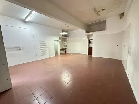 Local en Alquiler en Parque Chas, $ 2.000.000