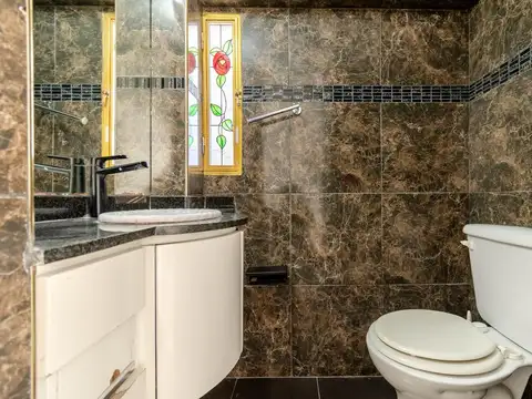 Casa en Venta con 3 cocheras