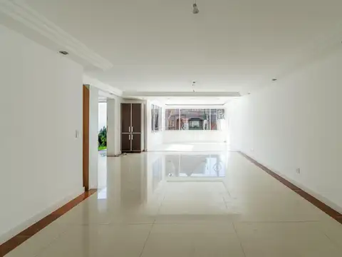 Casa 7 ambientes con 4 baños