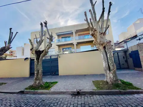 Venta depto. 2 amb con terraza propia y cochera. Ramos Mejía