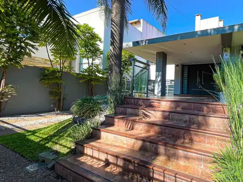 VENTA CASA 6 AMBIENTES VILLA SARMIENTO PILETA