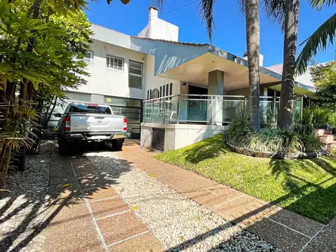 Casa 6 ambientes con 4 baños