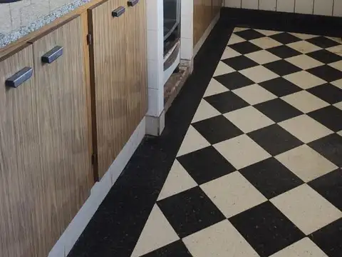 Casa 5 ambientes con 2 baños