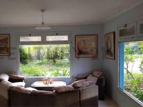 Casa 8 ambientes con 2 baños