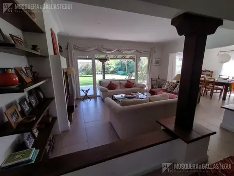 Casa 4 ambientes con 3 baños