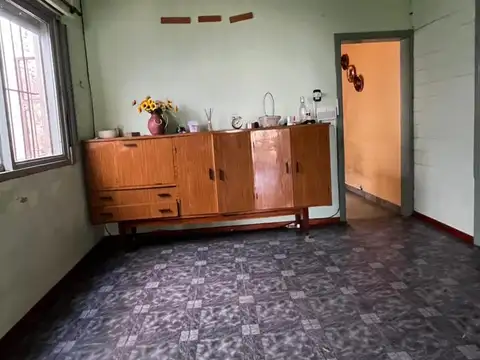 Casa 5 ambientes con 1 baño