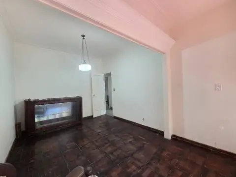 VENTA CASA 4 AMBIENTES CON COCHERA EN EZPELETA