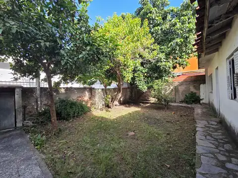 VENTA CASA 4 AMBIENTES CON COCHERA EN EZPELETA