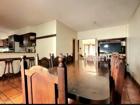 Casa 5 ambientes con 3 baños