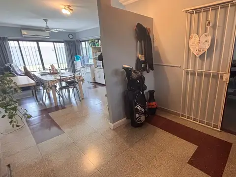 Depto Tipo Casa en Alquiler de 3 ambientes