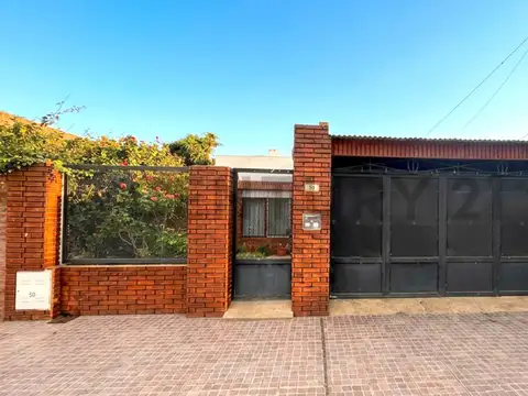 CASA FAMILIAR AMPLIA Y FUNCIONAL