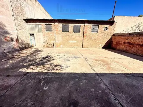 Salón + depósito en venta - Avenida Colón 2100